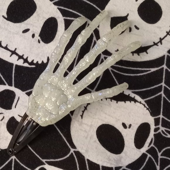 Handmade Skeleton Hands Hair Clip Accessories - Picture 3 of 5